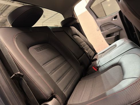 Used 2015 GMC Canyon SLE w/ All-Terrain Package image 25