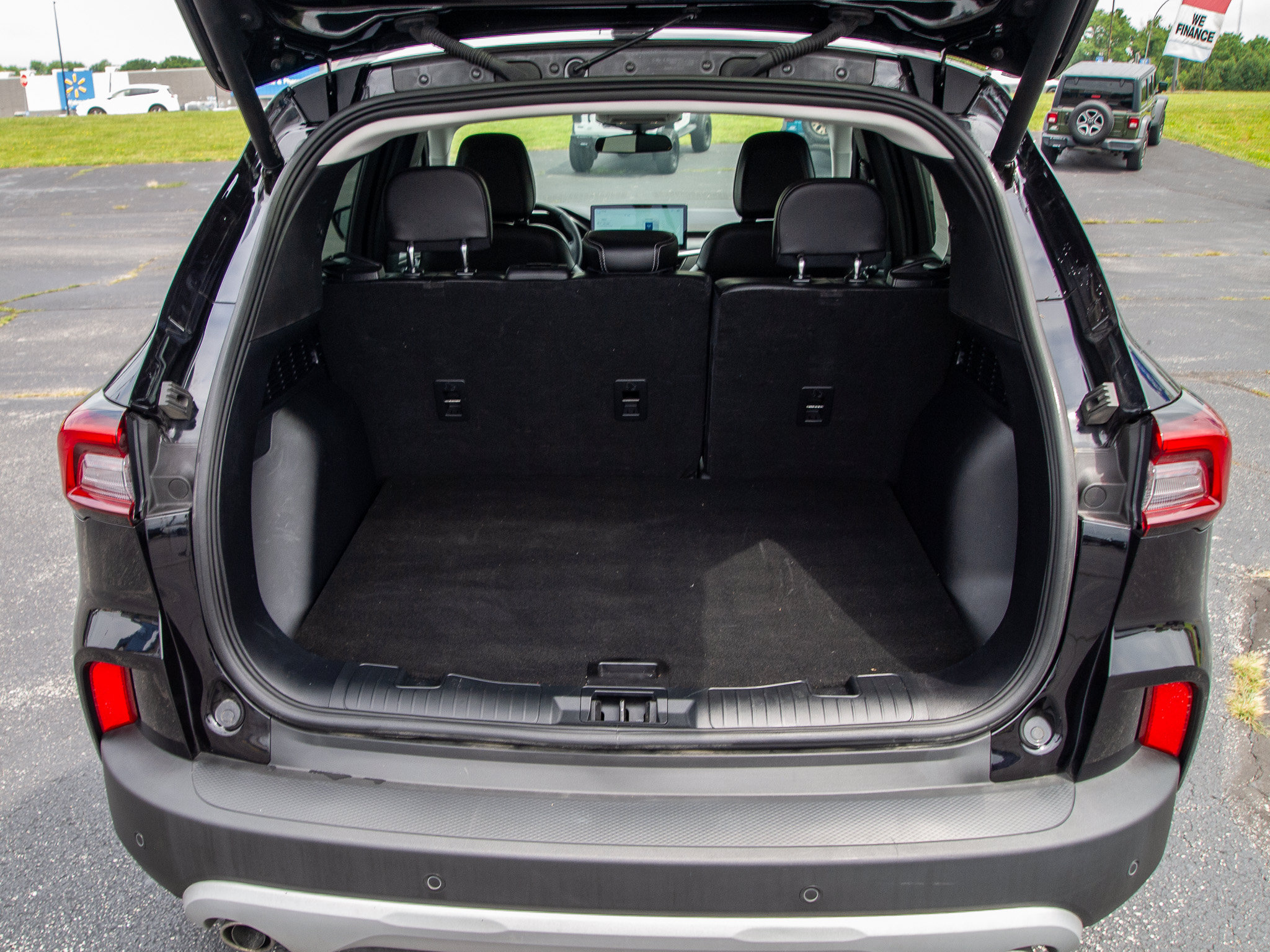Used 2025 Ford Escape SE FWD image 29