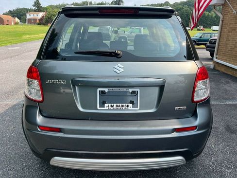 Used 2009 Suzuki SX4 AWD Hatchback w/ Touring Pkg image 4