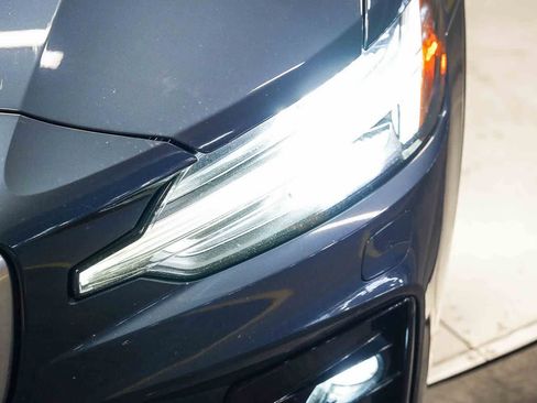 Used 2019 Volvo S60 T5 R-Design FWD image 7