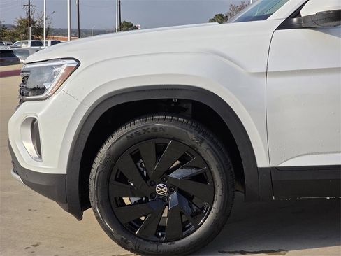 New 2026 Volkswagen Atlas SE image 5