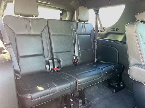 Used 2022 Chevrolet Suburban RST w/ Luxury Package image 28