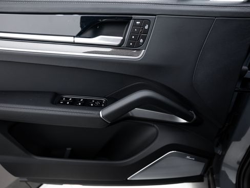 New 2026 Porsche Cayenne Turbo image 21
