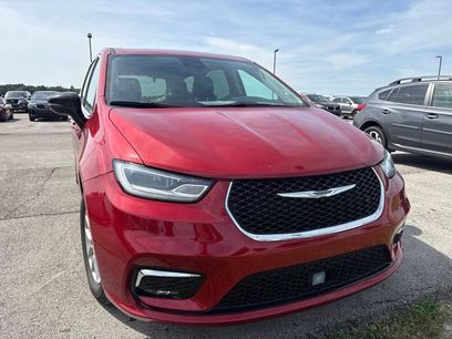 Used 2024 Chrysler Pacifica Touring-L