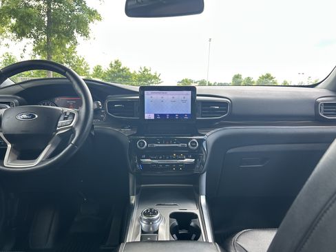 Used 2021 Ford Explorer Limited w/ Equipment Group 301A RWD image 29