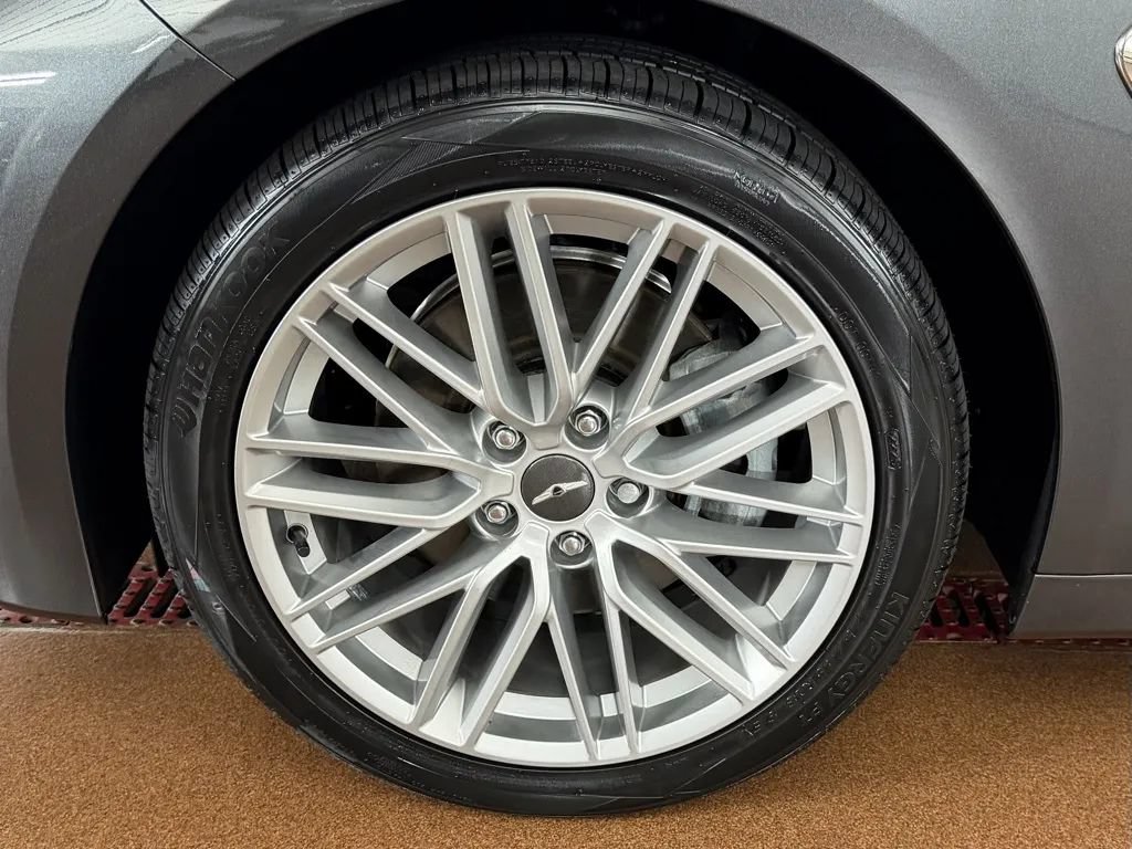Used 2021 Genesis G70 2.0T AWD/4WD image 8