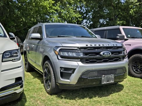 Used 2024 Ford Expedition Limited RWD image 1