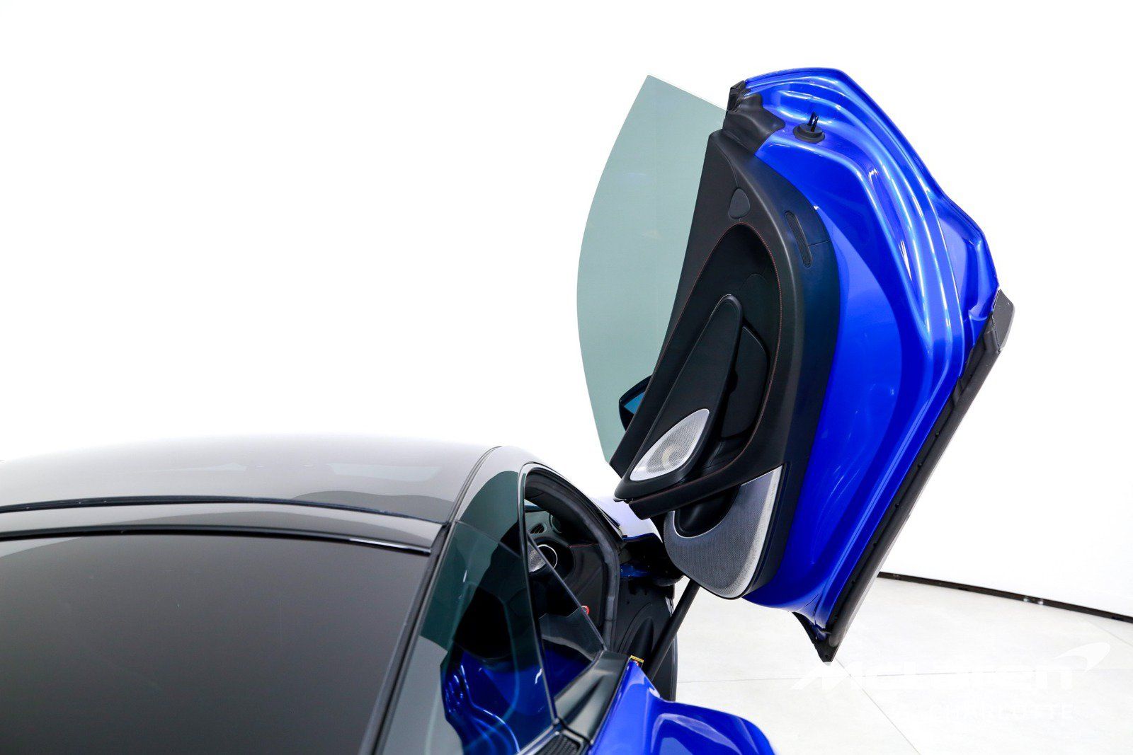 Used 2021 McLaren GT RWD image 18