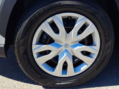 Used 2022 Toyota Corolla Cross L image 11