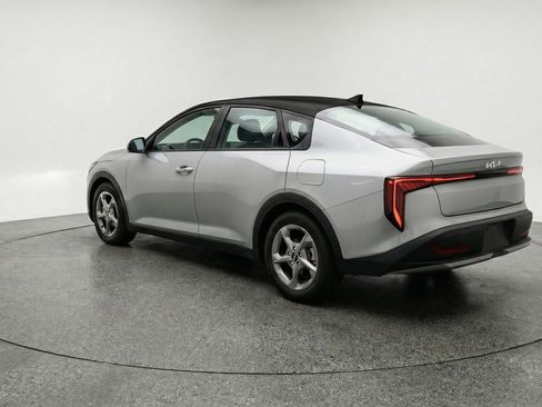 Used 2025 Kia K4 LXS image 6