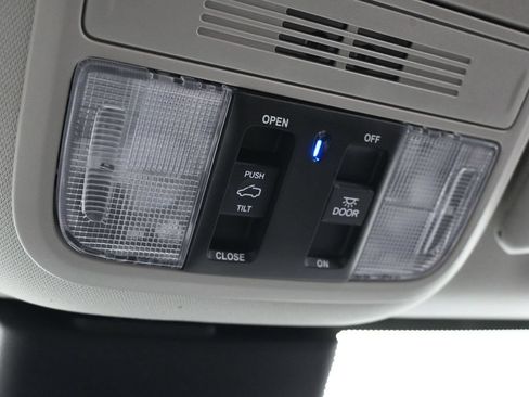 Used 2025 Honda Odyssey Elite image 27