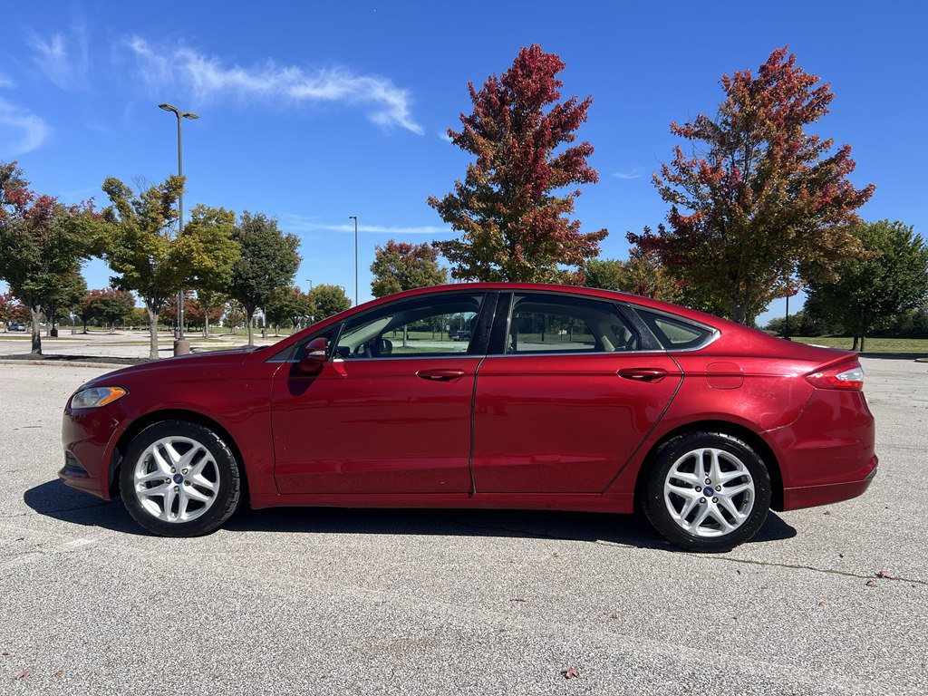 Used 2014 Ford Fusion SE FWD image 2
