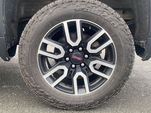 Used 2023 GMC Sierra 1500 AT4 w/ AT4 Premium Package image 9