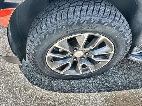 Used 2021 Chevrolet Tahoe LT RWD image 2