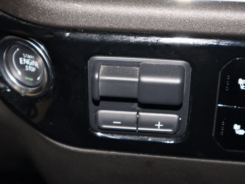 Used 2025 Chevrolet Silverado 1500 LT image 27