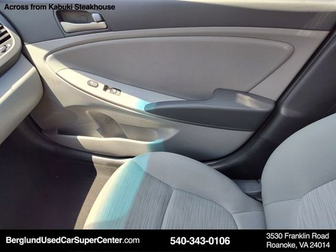 Used 2016 Hyundai Accent SE FWD image 32
