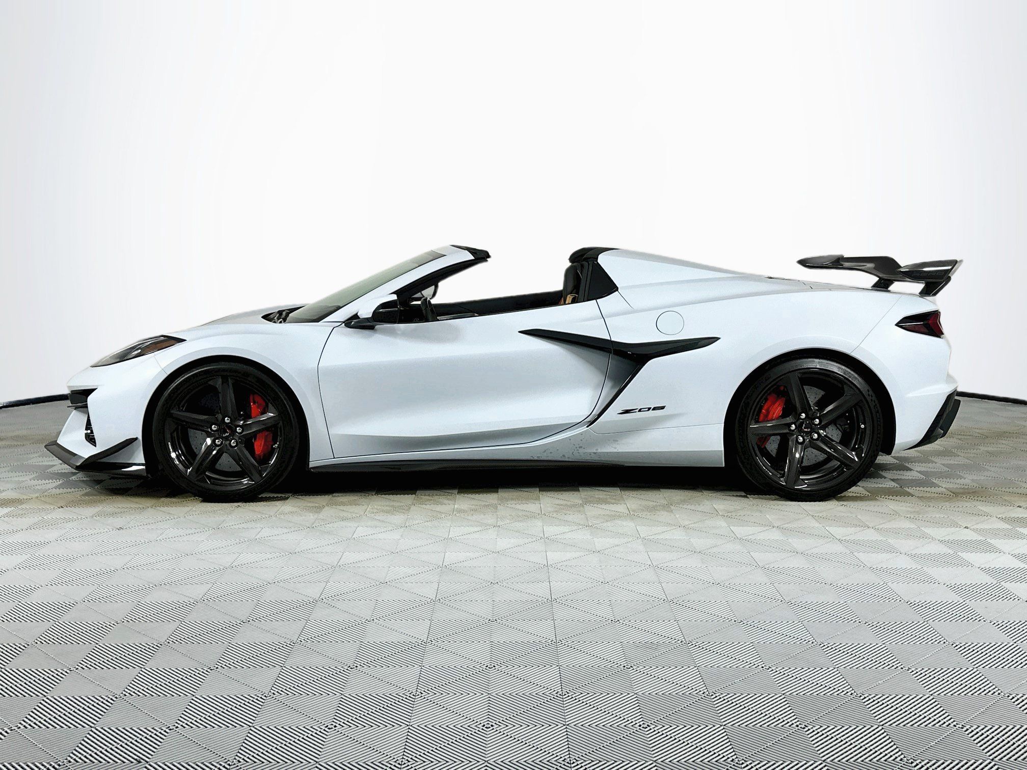 Used 2023 Chevrolet Corvette Z06 w/ Z07 Performance Package RWD image 8
