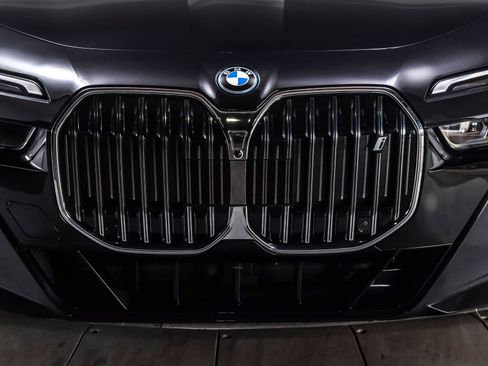 Used 2023 BMW i7 xDrive60 AWD/4WD image 9