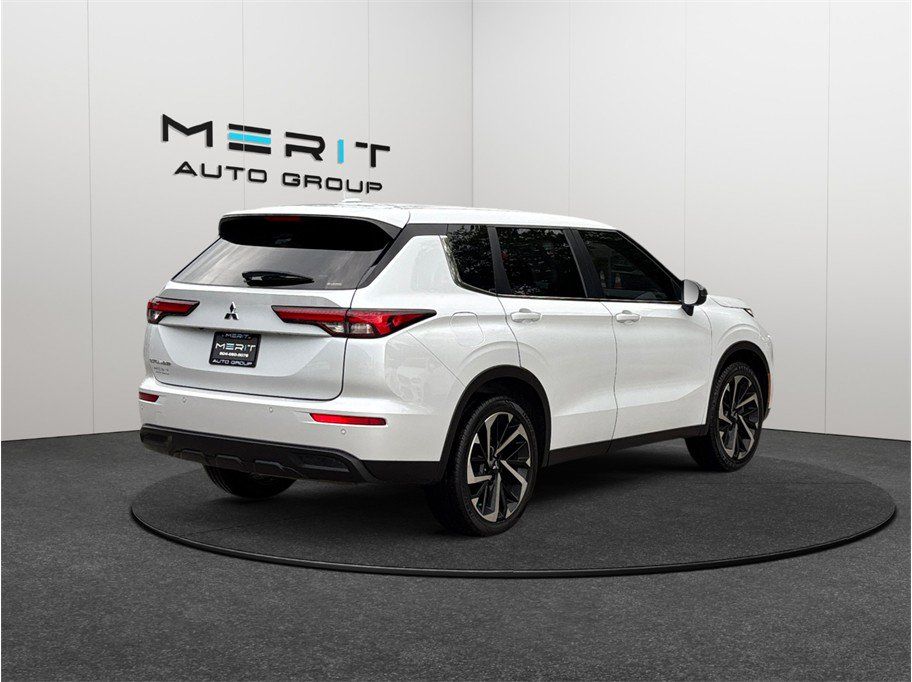 Used 2022 Mitsubishi Outlander ES AWD/4WD image 9