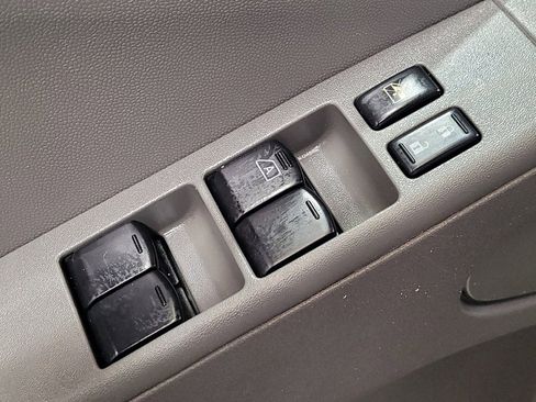 Used 2016 Nissan Frontier SV image 27