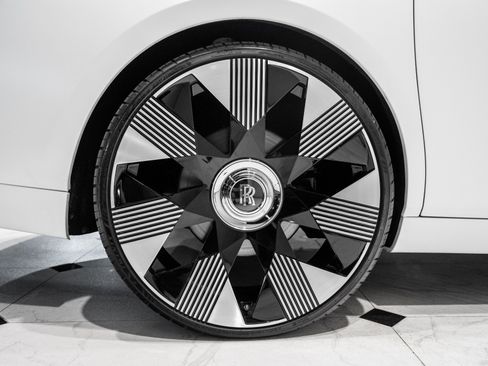 Used 2018 Rolls-Royce Phantom Sedan RWD image 15
