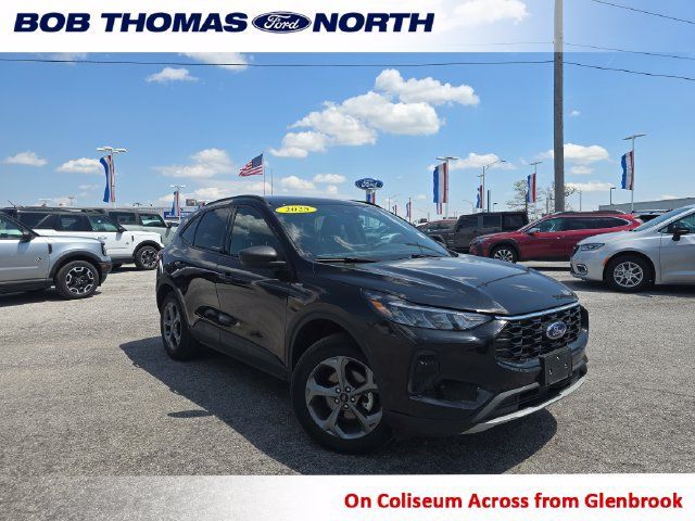 Certified 2025 Ford Escape ST-Line AWD/4WD image 1