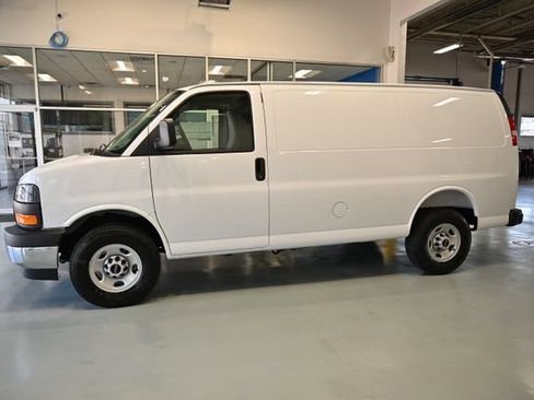 New 2026 GMC Savana 3500 w/ Driver Convenience Package RWD image 9