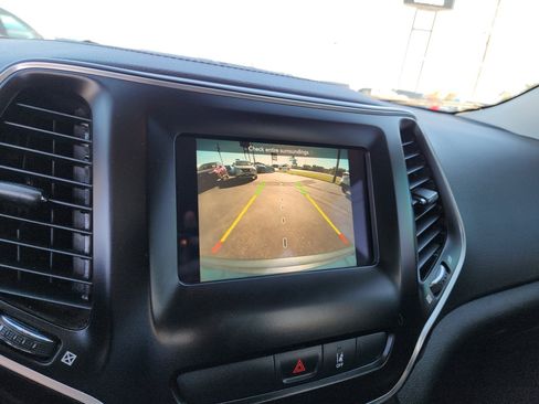 Used 2021 Jeep Cherokee Latitude image 14