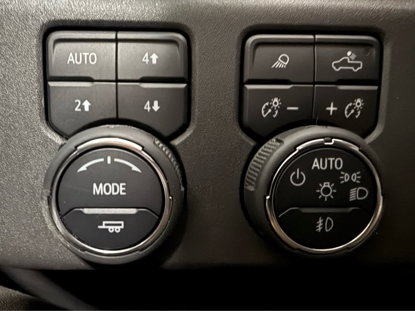 Used 2023 Chevrolet Silverado 1500 ZR2 w/ Technology Package AWD/4WD image 26