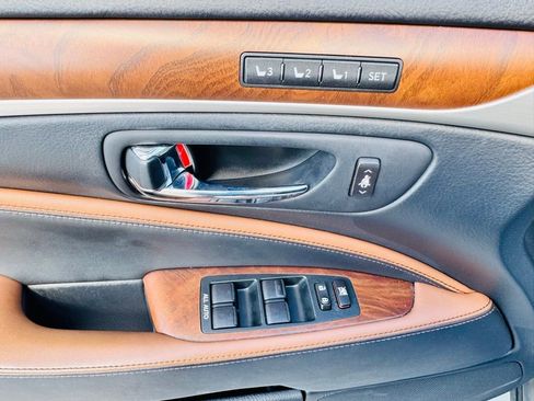 Used 2017 Lexus LS 460 image 9