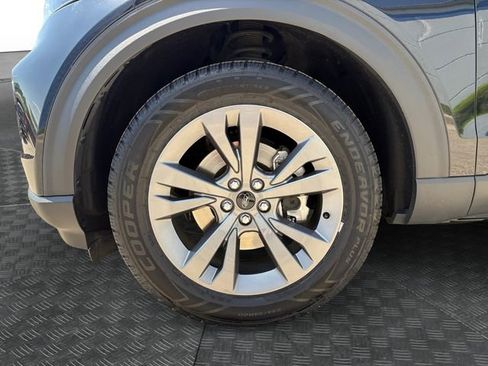 Used 2021 Ford Explorer XLT w/ Equipment Group 202A AWD/4WD image 13