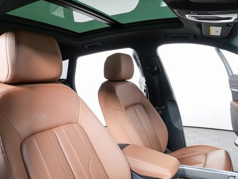 Used 2024 Audi Q8 e-tron Premium Plus image 22