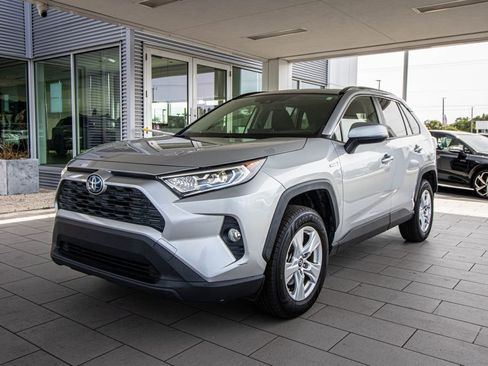 Used 2019 Toyota RAV4 XLE AWD/4WD image 10