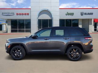 New 2025 Jeep Grand Cherokee Limited w/ Trailer Tow Package AWD/4WD video 3