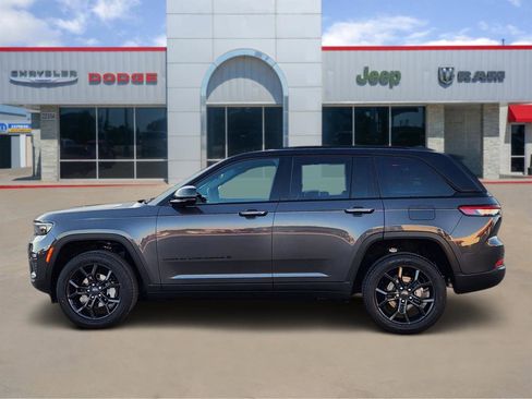 New 2025 Jeep Grand Cherokee Limited w/ Trailer Tow Package AWD/4WD image 3