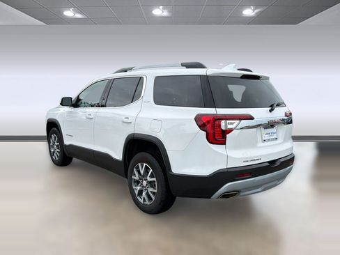 Certified 2023 GMC Acadia SLT w/ Preferred Package FWD image 3