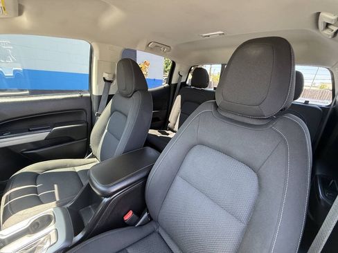 Used 2017 Chevrolet Colorado LT w/ LT Convenience Package RWD image 9