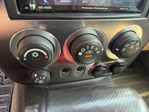Used 2006 HUMMER H3 AWD/4WD image 25