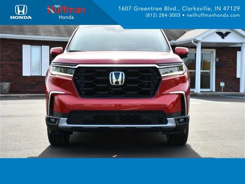 New 2025 Honda Pilot Touring image 2