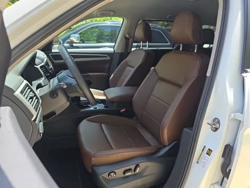 Used 2023 Volkswagen Atlas SE w/ Black Wheel Package FWD image 10