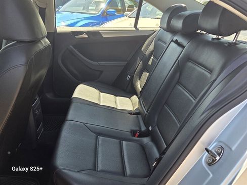 Used 2012 Volkswagen Jetta TDI FWD image 12