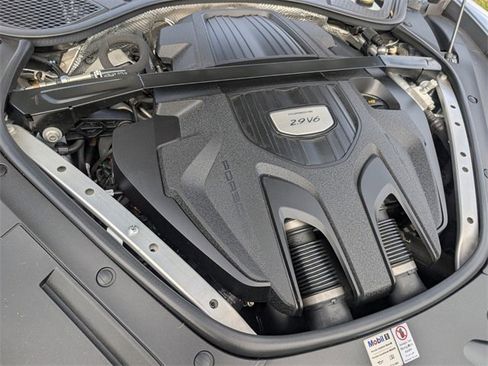 Used 2021 Porsche Panamera image 16