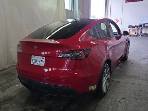 Used 2022 Tesla Model Y Long Range AWD/4WD image 2