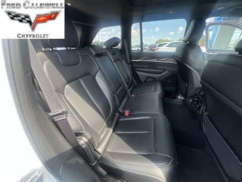 Used 2025 Jeep Grand Cherokee Limited AWD/4WD image 33
