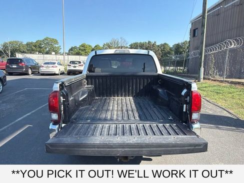 Used 2022 Toyota Tacoma SR5 RWD image 8