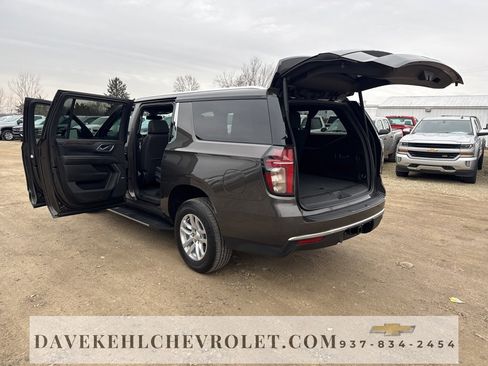 Used 2021 Chevrolet Suburban LT w/ Luxury Package image 30