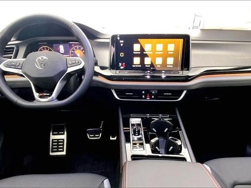 New 2026 Volkswagen Atlas Peak Edition image 6