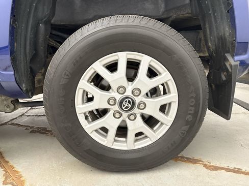 Used 2024 Toyota Tacoma SR5 AWD/4WD image 13