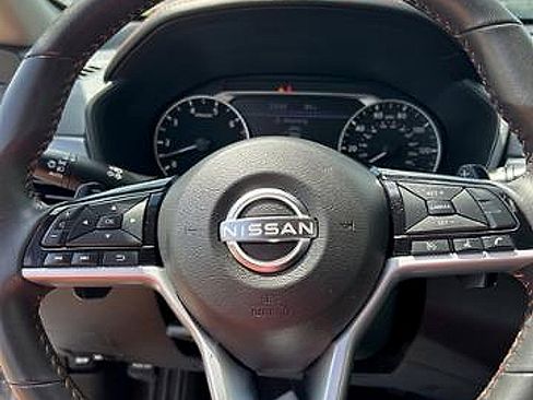 Used 2024 Nissan Altima 2.5 SR image 9