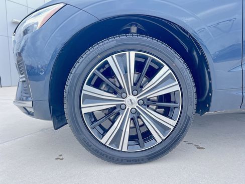 Used 2023 Volvo XC60 B5 Plus w/ Climate Package image 12